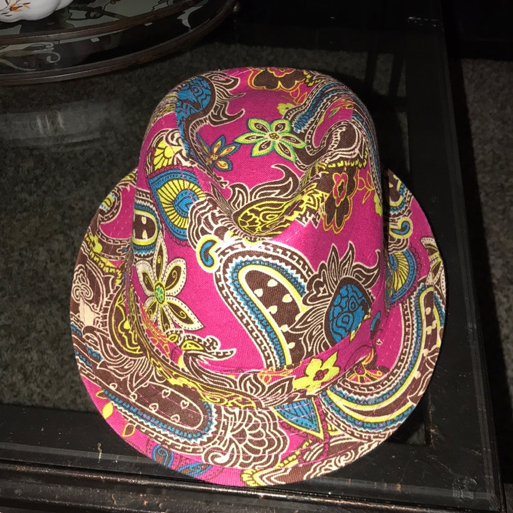 Beautiful colored hat NWOT never worn